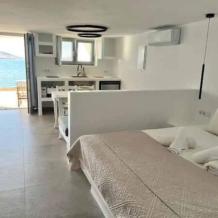 Daphne Naousa (Paros)