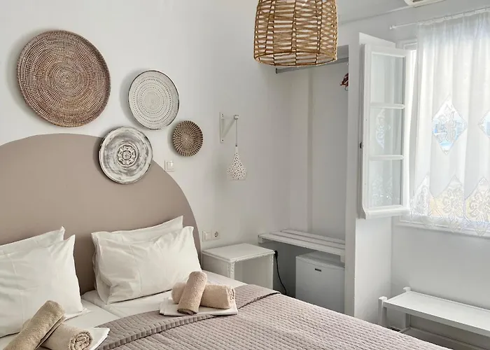 Daphne Naousa (Paros)